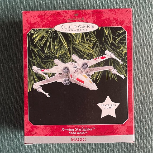 Hallmark Vintage Star Wars X-Wing Starfighter Ornament with Lights NIB